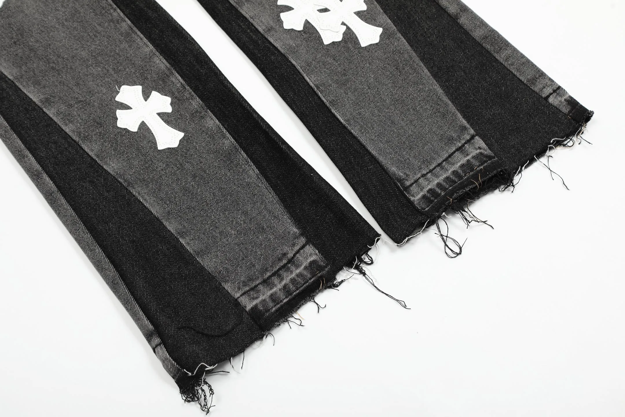 #8160 P260💰 Independent GALLERY DEPT. Vintage spliced black and gray snowflake pattern cross loose washed flared jeans - truly restore the ultimate texture of Vintage - original hardware accessories washed and other elevators, QR code analysis are all purchased from the original factory, high degree of restoration, you are welcome to compare with a certain product ~ - three-dimensional version Loose and comfortable, not picky about the figure, taller and slimmer, factory Seiko, original factory quality control, same style for men and women, can be matched with couples, versatile recommendation Essential jeans for all seasons - sizes: 28 30 32 34 36